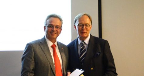 Auszeichnung Camillo Hündgen durch Dr. Matthias Söffing 1