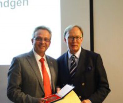 Auszeichnung Camillo Hündgen durch Dr. Matthias Söffing 1